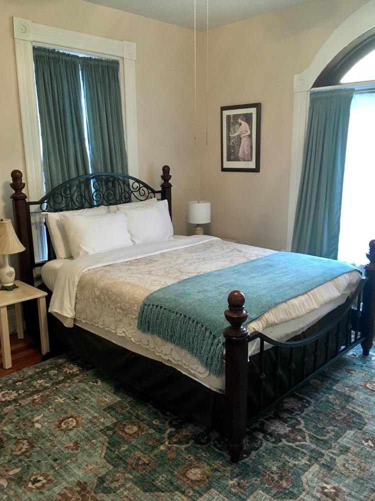 Historic Upstairs Apartment